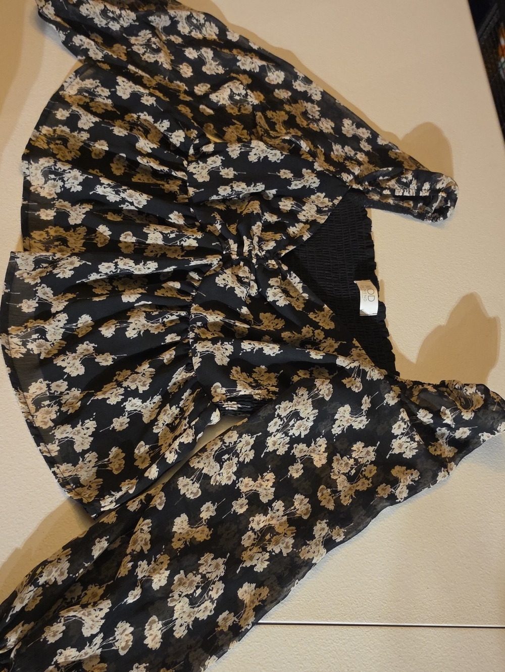 Black Floral Tie-Front Puff Sleeve Crop Top